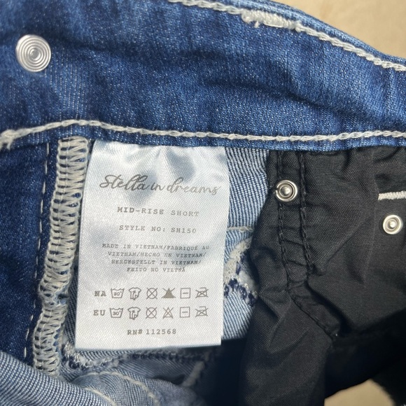 STELLA IN DREAMS EMBELLISHED FRINGE JEAN SHORTS Size 9/29 - Picture 6 of 7